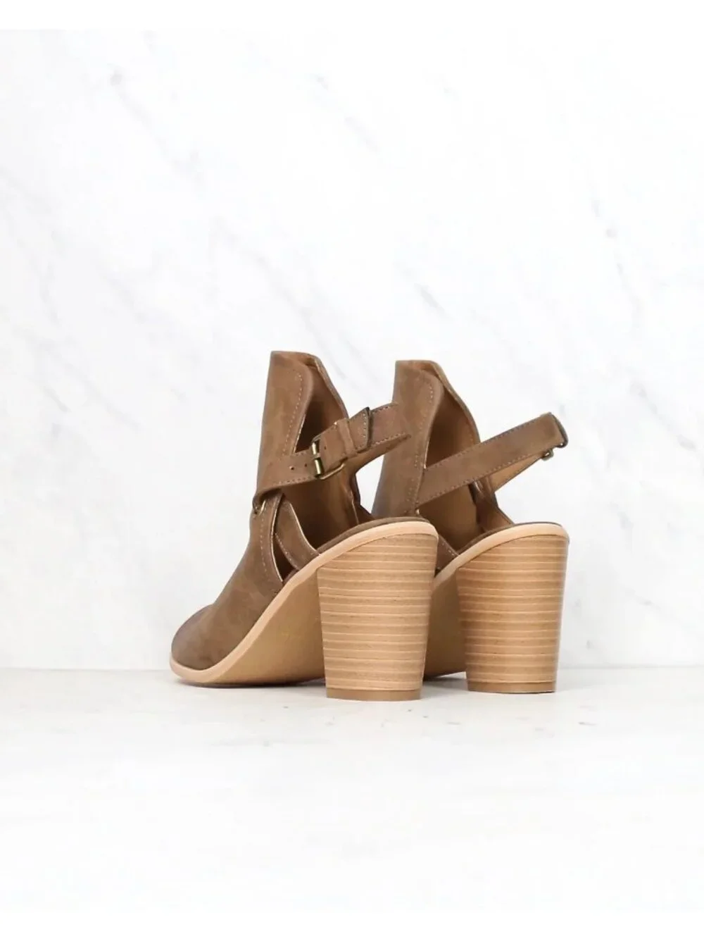 Brand New Very Volatile Bolten Wedge Platform Sandal Taupe Open Toe Size 8